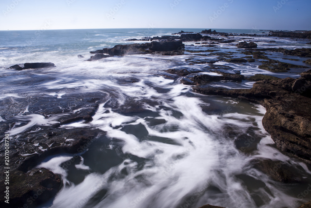 mar y rocas en cadiz