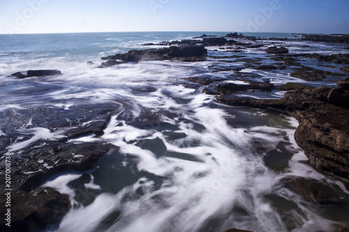 Obraz na płótnie mar y rocas en cadiz w salonie