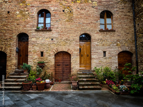Fototapeta Naklejka Na Ścianę i Meble -  Narrow streets in the medieval town of Pienza, Tuscany