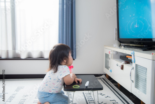 ・テレビ・赤ちゃん・リビング
