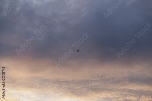 Истребитель МИГ-31 на фоне заката