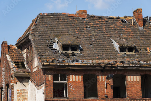 Zerfallenes Dach, marodes Gebäude, Architektur