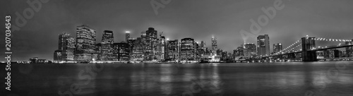 New York skyline Manhattan di sera in bianco e nero © Gianfranco Bella