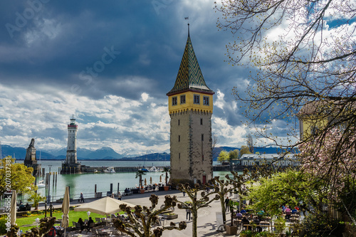 D, Bayern, Bodensee, Lindau, Hafen mit Leuchtturm, Mangturm und bayerischem Löwen