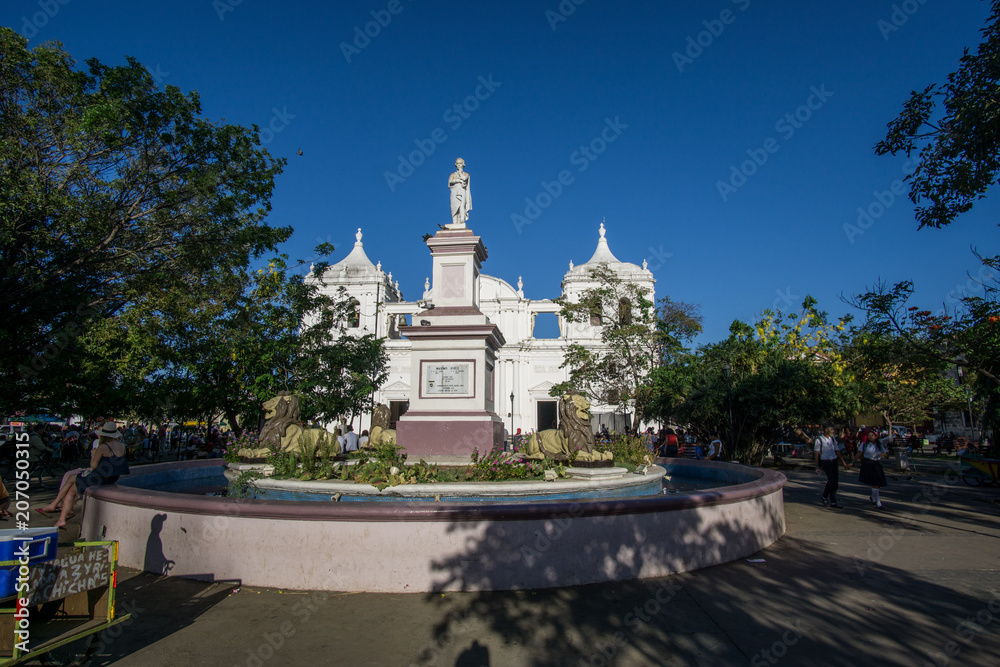 Fototapeta premium roundabout in the central park of leon in front of the church, nicaragua