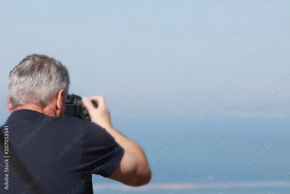 Obraz premium backside of a man photographing