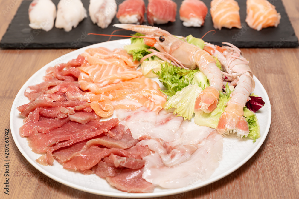 Some of the most important and popular ingredients for the preparation of sushi and sushimi: shrimp, tuna, salmon and sea bass.