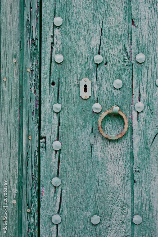 Fototapeta premium Alter Schloss an blauer Tür