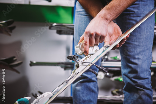 Foto Theme of business sale and service of ski equipment