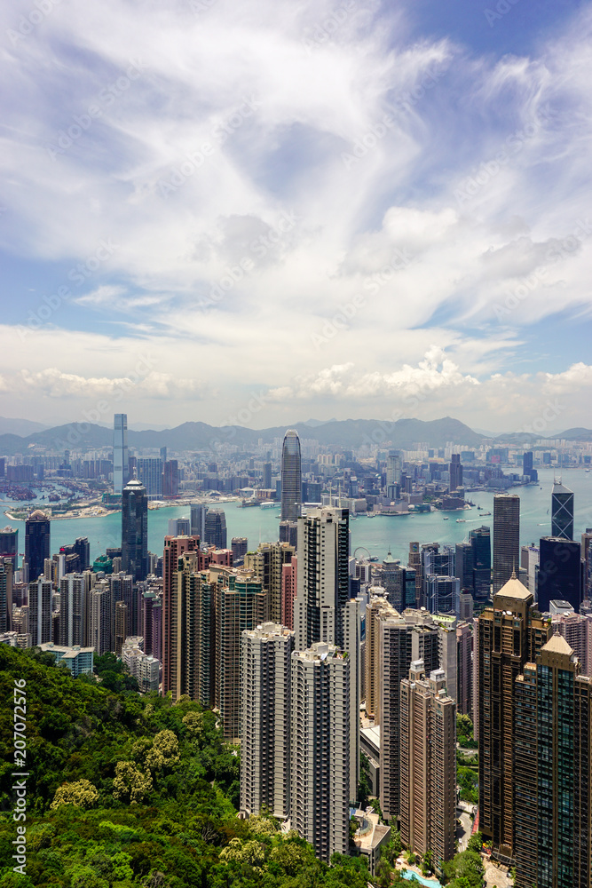 Obraz premium Cityscape from Victoria Peak over financial district of Hong Kong