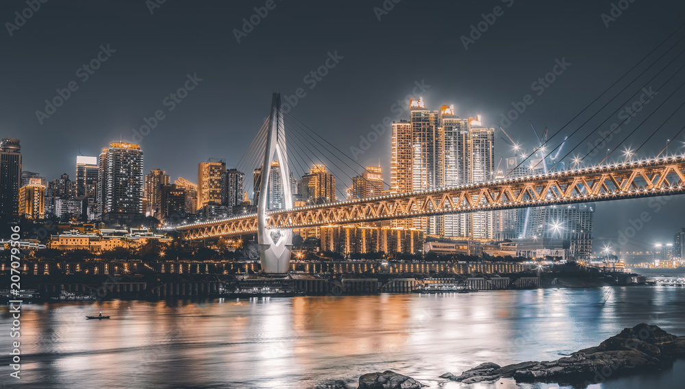 Fototapeta premium Miasto nocą i panoramę