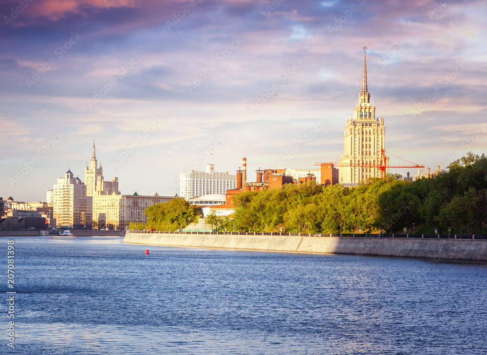 Obraz premium The river bank in the center of Moscow, the capital of Russia, a beautiful urban summer landscape, typical Soviet architecture