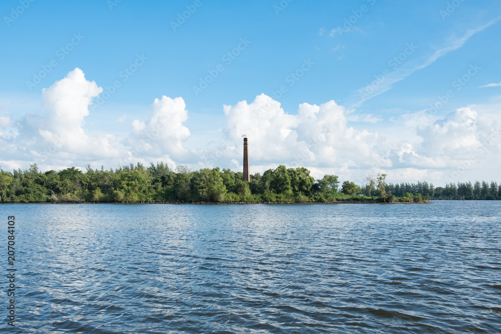 Obraz premium Blue water and tropical mangrove with brick tower in dam