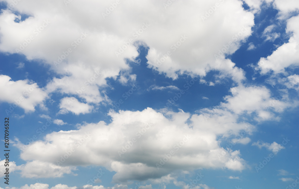 Obraz premium Blue sky background with clouds