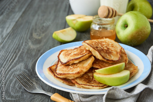 Tableau sur toile Apple fritters on a plate