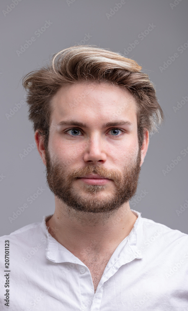 Obraz premium Portrait of a handsome young bearded man thinking