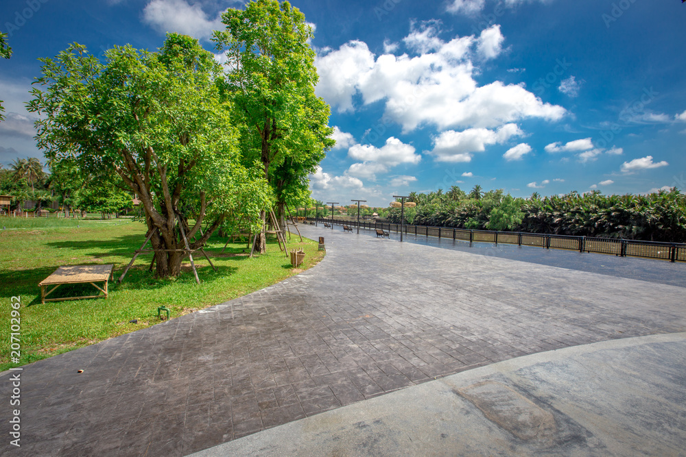 Fototapeta premium Restaurant, coffee shop With green space , A variety of seating areas, a good business option. The point is to attract and attract more customers.