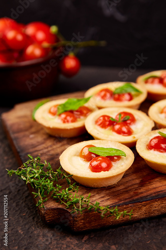 Mini tarts with cherry tomatoes