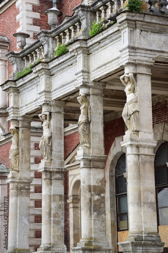 The palace of the Dashkovs' estate was built by the architect Vasily Bazhenov in the second half of the 18th century. The building is built in the style of eclecticism - a mixture of classicism, baroq photo