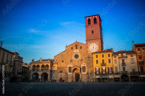 Картината върху платно Lodi (Lombardy, Italy): the historic cathedral square (duomo square)