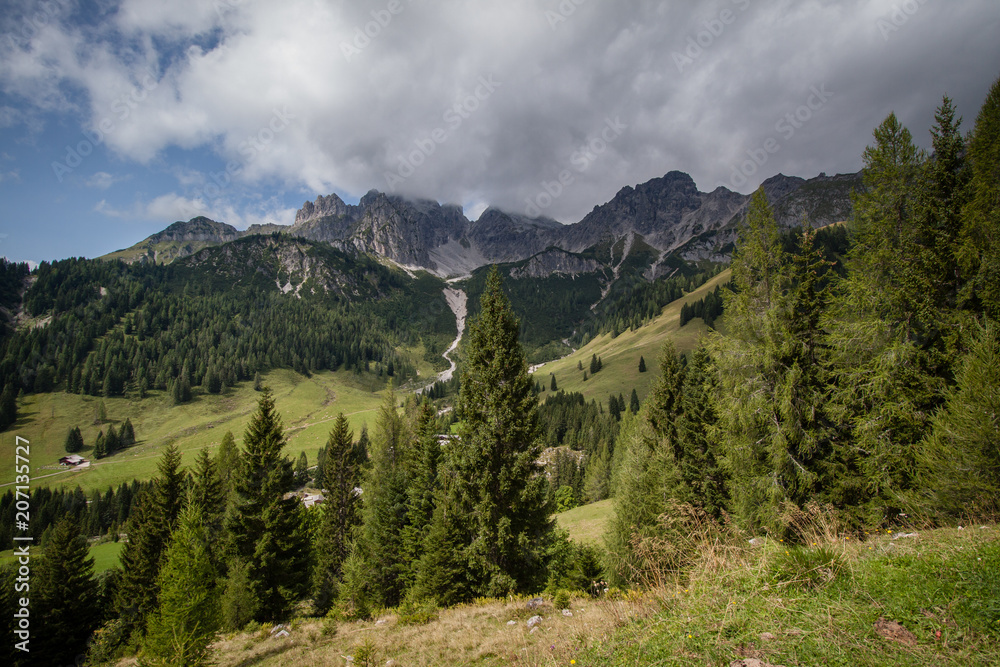 Obraz premium Panoramic view of Dachstein mountain in Salzkammergut, Austria near Filzmoos in a beautiful summer day