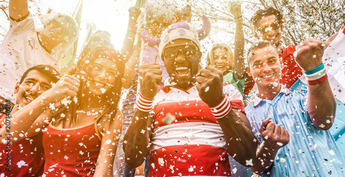 Quadro su tela Multiracial football supporters celebrating begin of world competition
