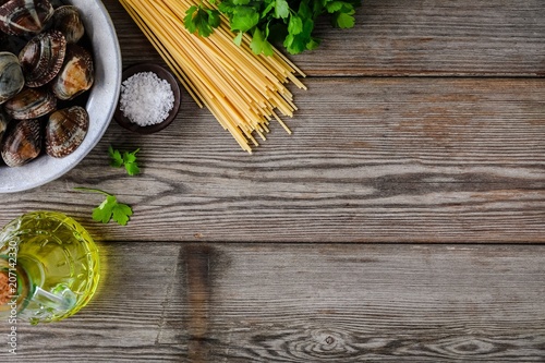 Ingredients with seafood clams for Spaghetti alle Vongole pasta.