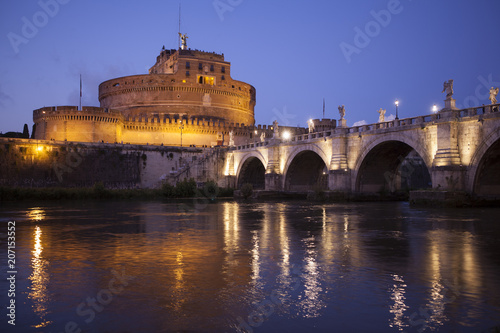 Obraz na płótnie castillo san angelo iluminado w salonie