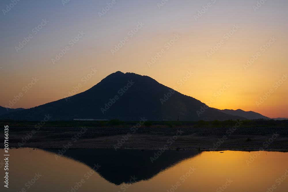 三上山からの朝日