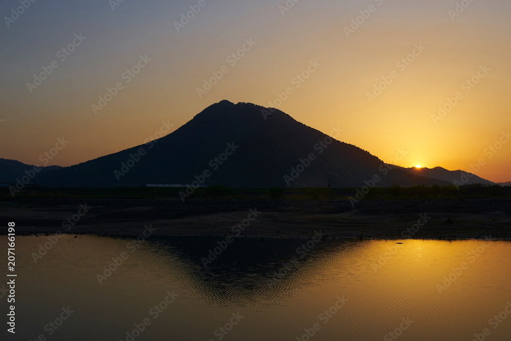 三上山からの朝日