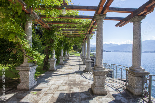 pergolato sul lago di Como