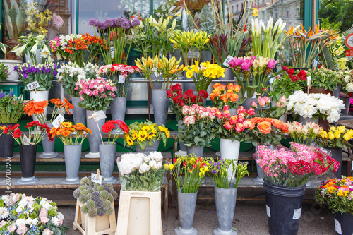 Fototapeta Naklejka Na Ścianę i Meble -  Outdoor flower market with roses, peonies and lilies in Vienna, Austria