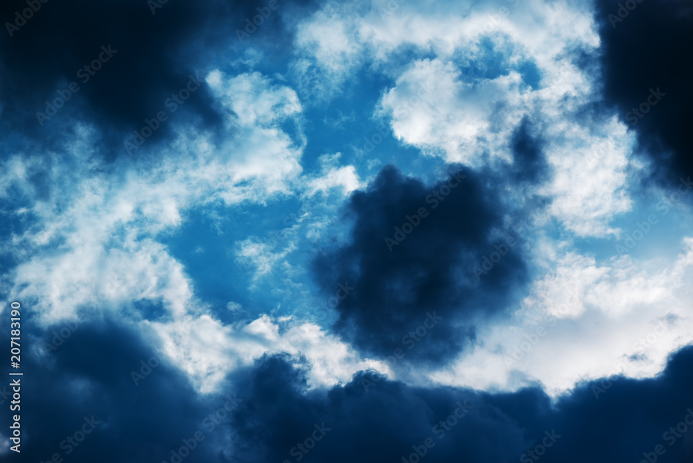 Obraz premium Dark ominous storm clouds