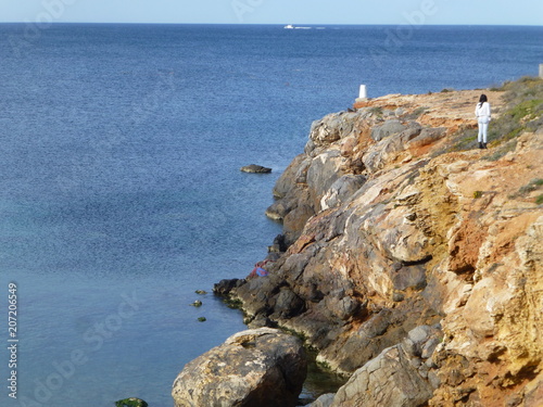 Playa en la Manga del Mar Menor en El cabo de Palos, poblacion de España en aguas del mar Mediterráneo que se encuentra en el municipio de Cartagena, en la Región de Murcia (España) © VEOy.com