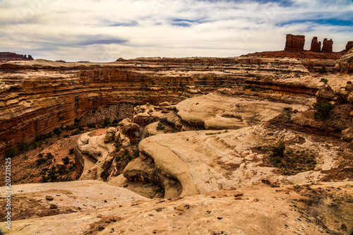 Below the rim on the Maze Overlook Trail in the Canyonlands National Park, lies a world of magnificent land formations, cliffs, drop offs, and a beautiful desert landscape.