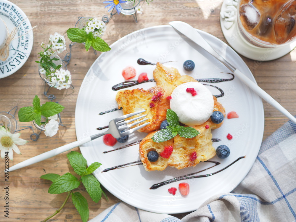 オシャレなフレンチトーストでティータイム Stock 写真 Adobe Stock オシャレなフレンチトーストでティータイム Stock 写真 Adobe Stock