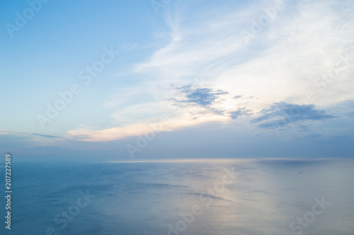 Blue sky and blue sea © Dana