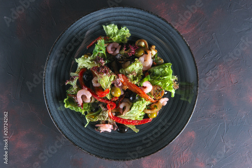 Spanish salad with shrimps and cured tomato