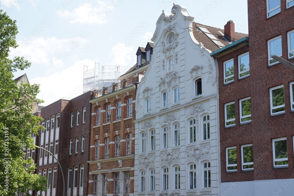 Fototapeta premium Altstadthäuser am Domplatz in Hamburg