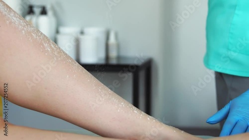 Wallpaper Mural Prepare the legs for hair removal. Dry the skin from moisture to pour white powder on your feet. Treating feet with talcum powder Torontodigital.ca