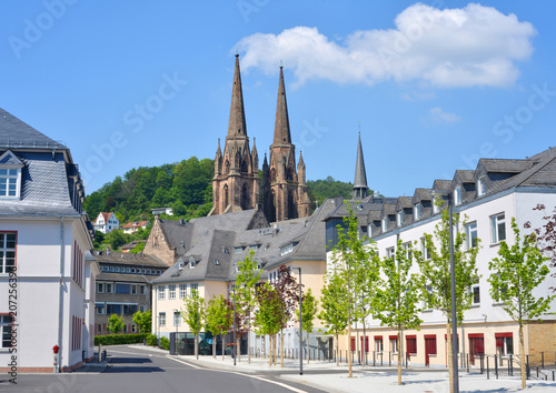 Obraz na płótnie Marburg Lahn unteres Stadt mit Blick zur Elisabethkirche w salonie