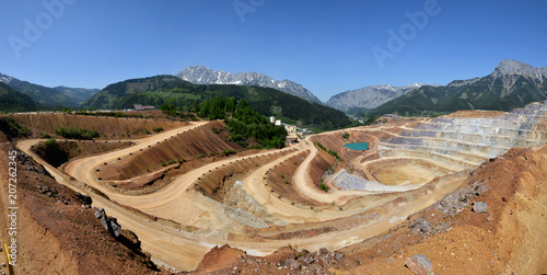 Obraz na płótnie Panoramic view of mining quarry w salonie