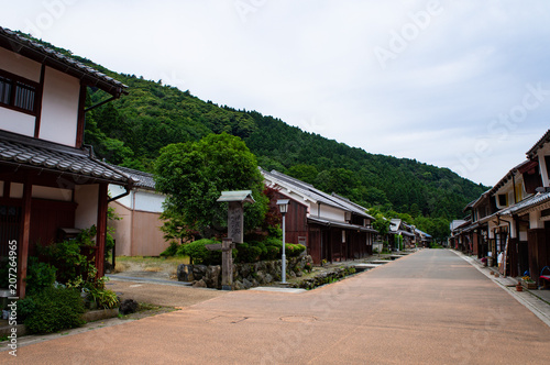 鯖街道の熊川宿場町の町並み