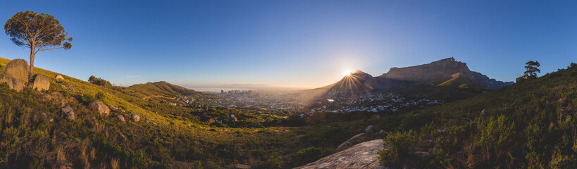 Crédence de cuisine Afrique Panorama de Table Mountain à l'aube  © bradleyvdw