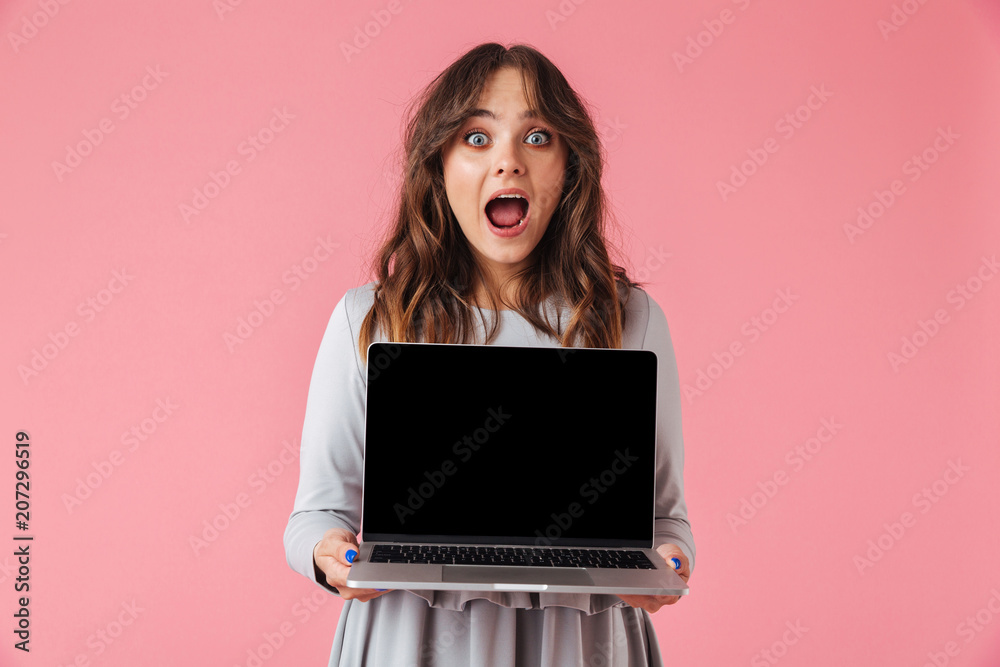 Naklejka premium Portrait of an excited young girl