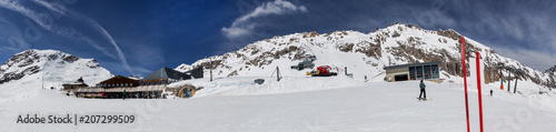 zugspitze mountain station and schneeferner glacier high definition panorama in the winter © Tobias Arhelger