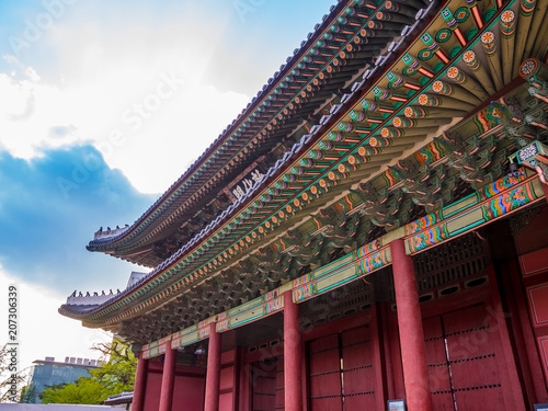  The main gate at Changdeokgung Palace sunshine lighting blue sky is a famous tourist attraction in Seoul, South Korea.