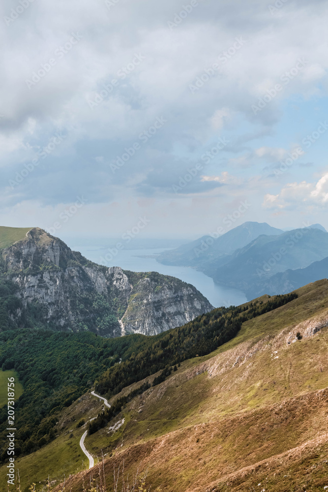 Naklejka premium Vista lago