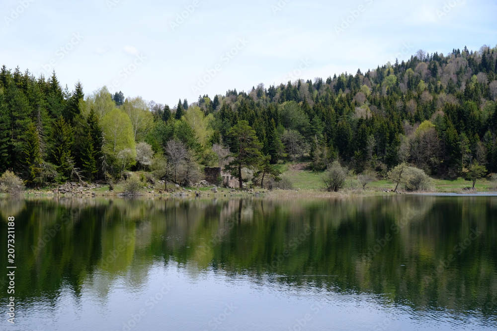 Gruzja, płaskowyż Dabadzveli -  jezioro Kakhisi Lake wiosną