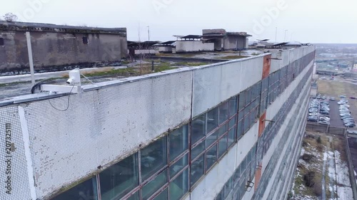 Wallpaper Mural 17980_The_white_wall_of_the_rooftop_of_a_building_in_Narva_Estonia.mp4 Torontodigital.ca
